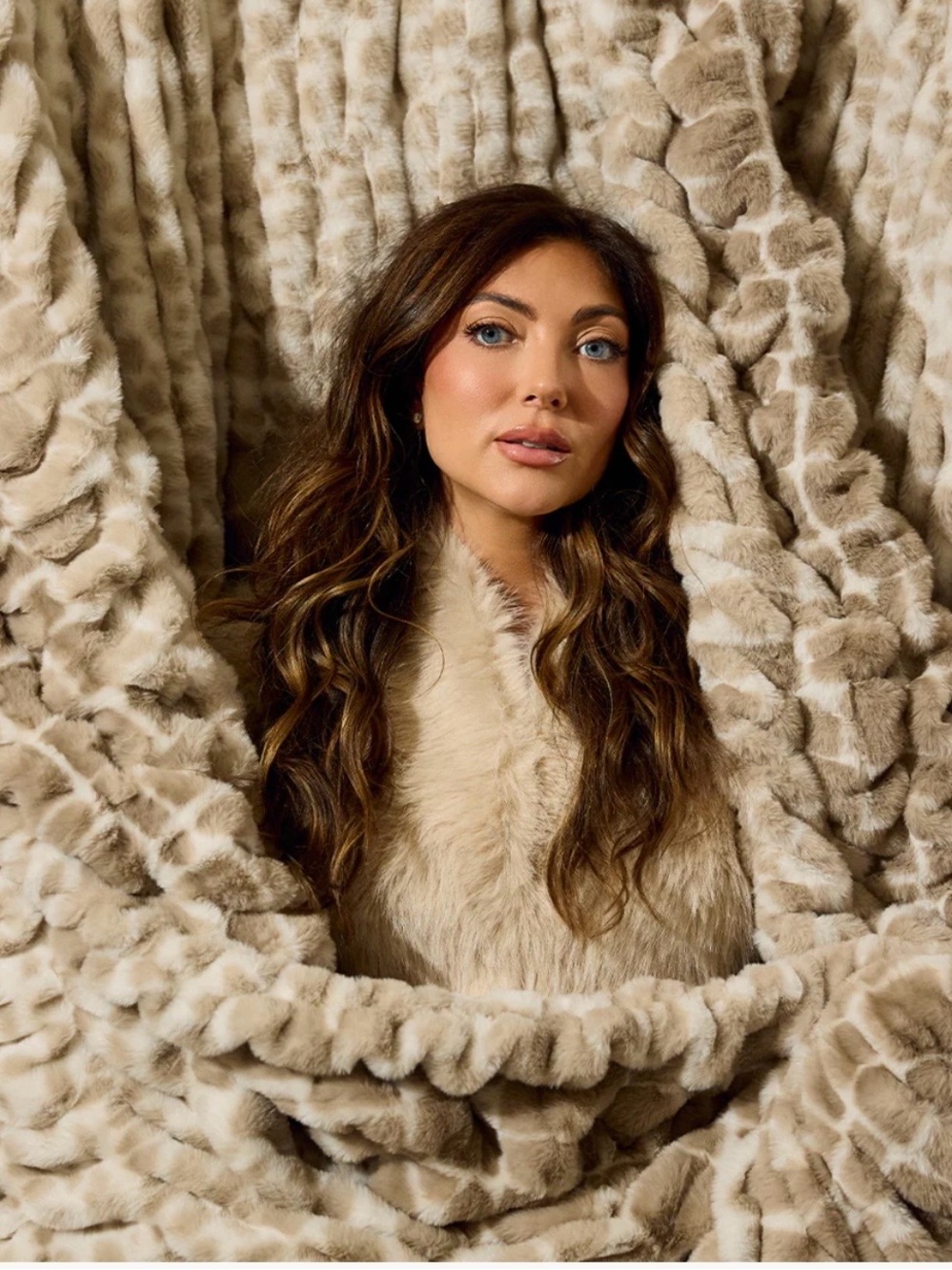 Lola Blankets X Pookie/Size L/Throw/Blanket/NIB! SEALED! Soothing colors/pattern